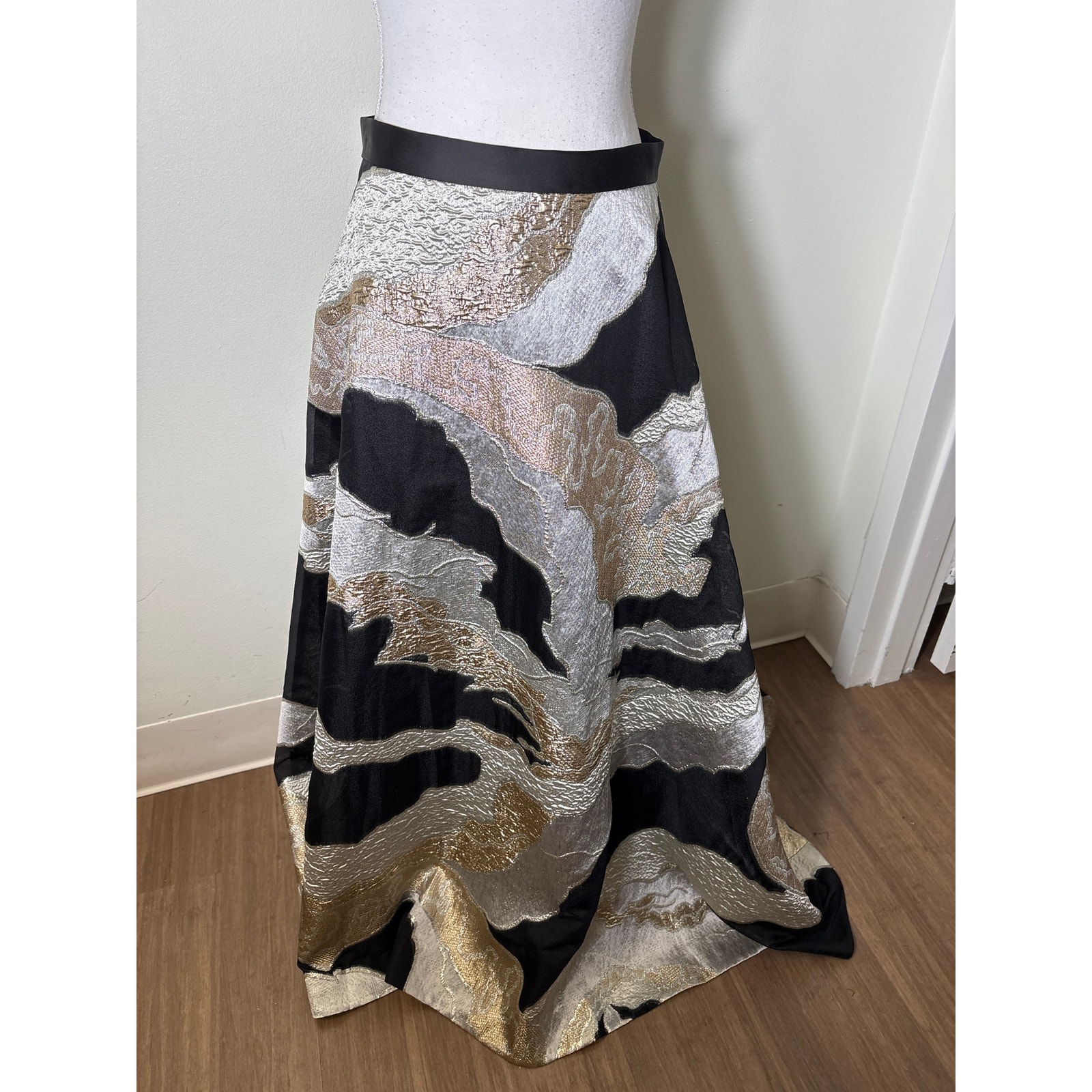 Hilton Hollis Black Silver Gold Floor Lenfth Ball Gown Skirt Sz 6